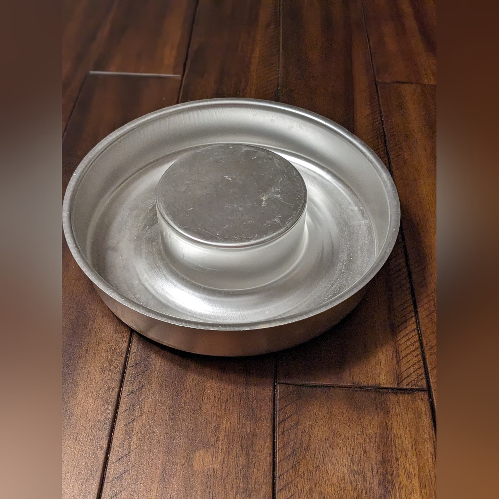 Aluminum cake mold